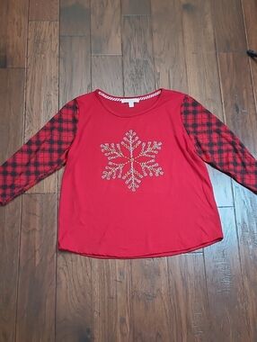NWOT Magical Season Red Holiday Snowflake Top with Plaid Sleeves size XL